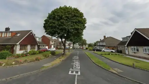 Google Google Imágenes de imágenes de un camino residencial a Tipton. 